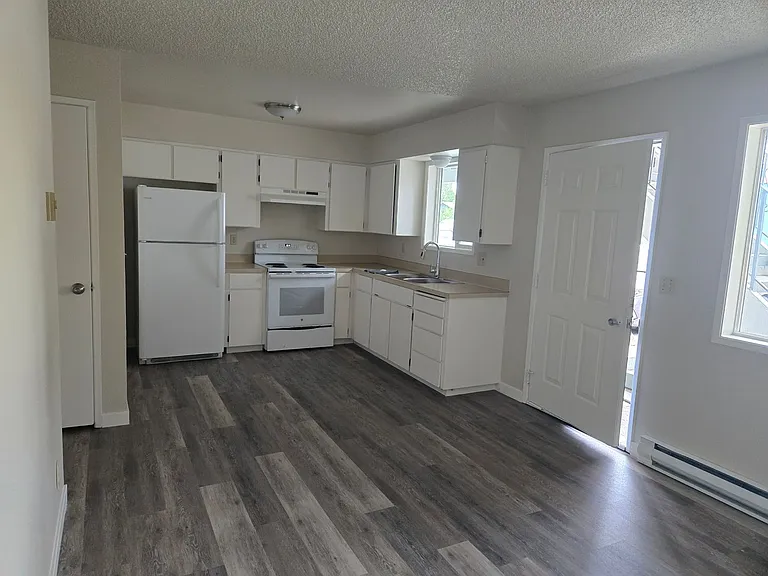 Crenshaw Apartments — Photo 3