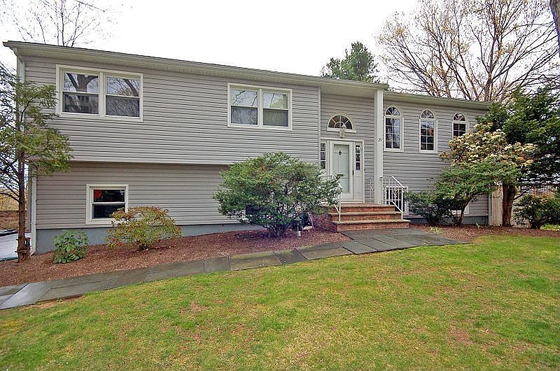 1st image of 29 Bear Brook Ln