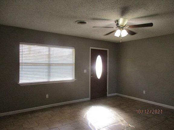 3rd image of 814 SE G St