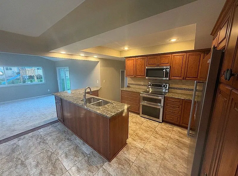 3 bed, 1720 sqft, $2,895 — Photo 4