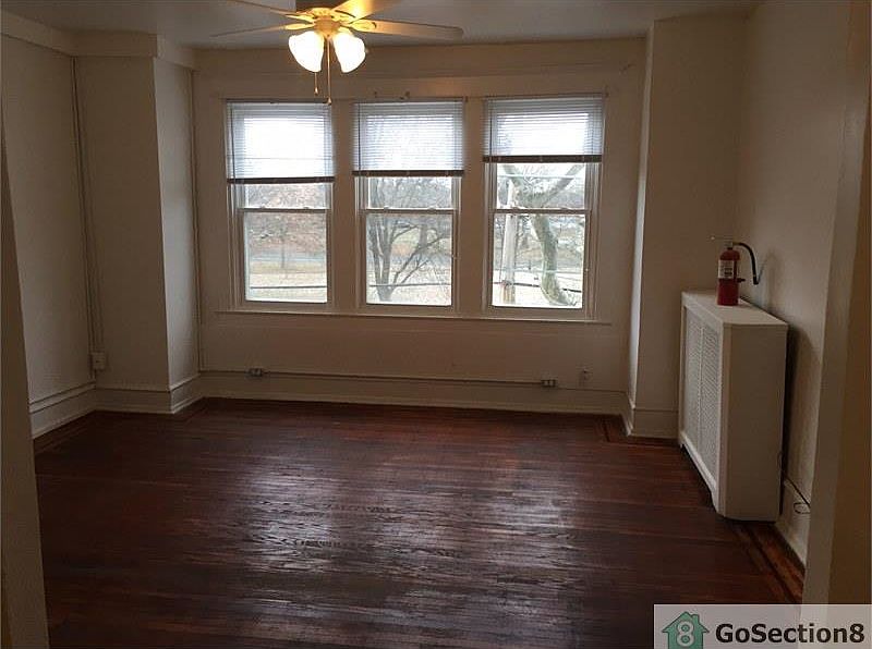 2nd image of 4264 Parkside Ave