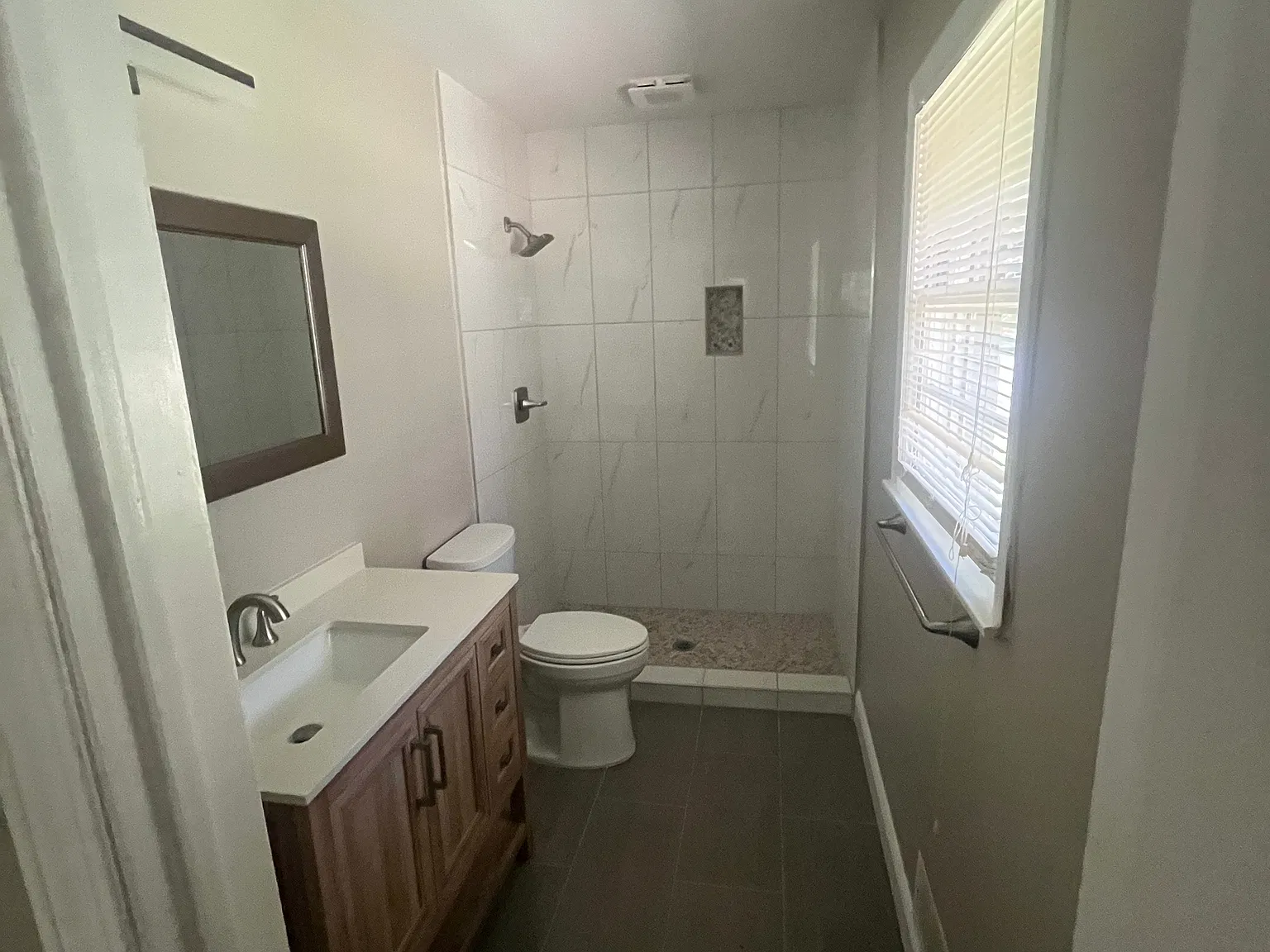 4 bed, 2.5 bath, 2100 sqft, $2,300 — Photo 3