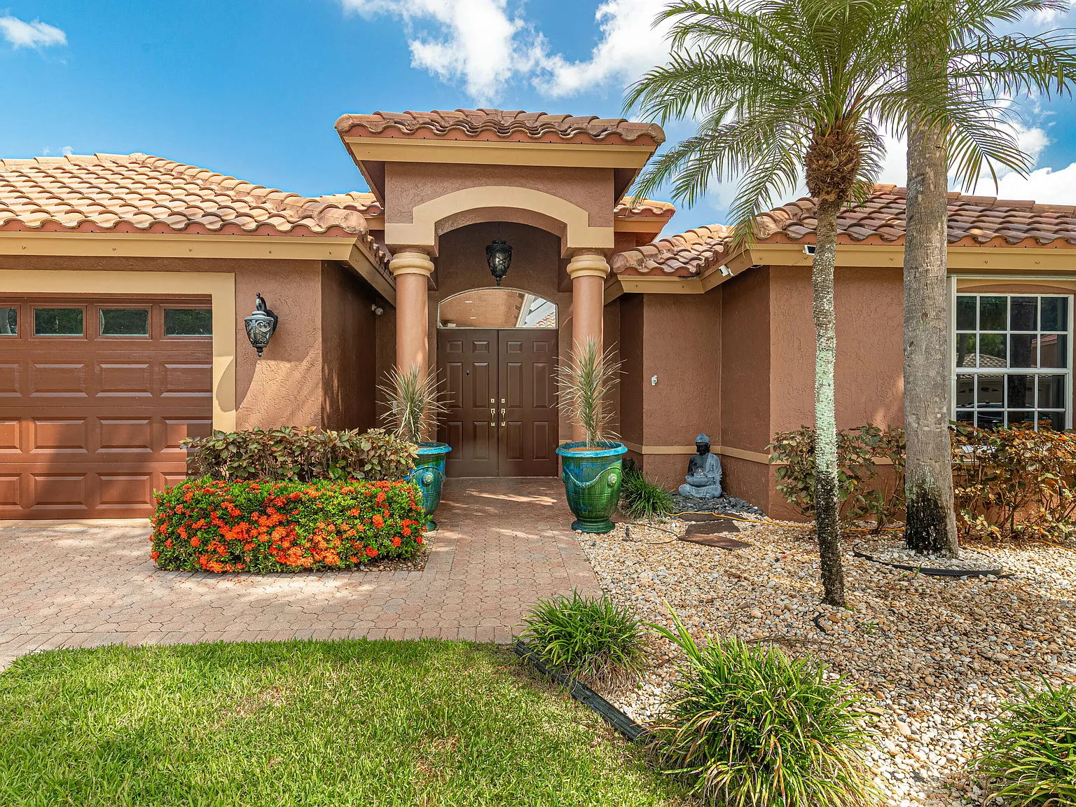 3 bed, 3.0 bath, 1995 sqft, $5,800 — Photo 4