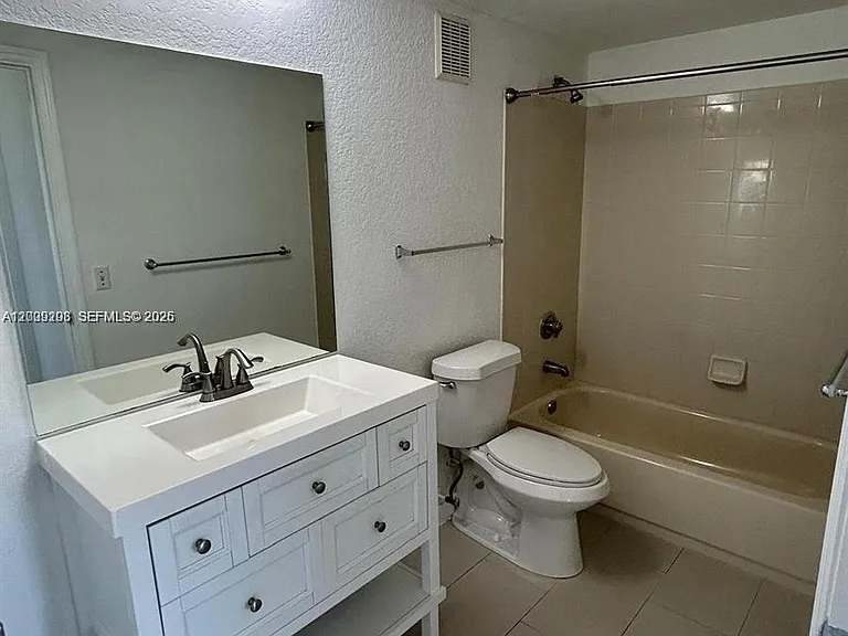 1002 Belmont Ln #1002 — Photo 11
