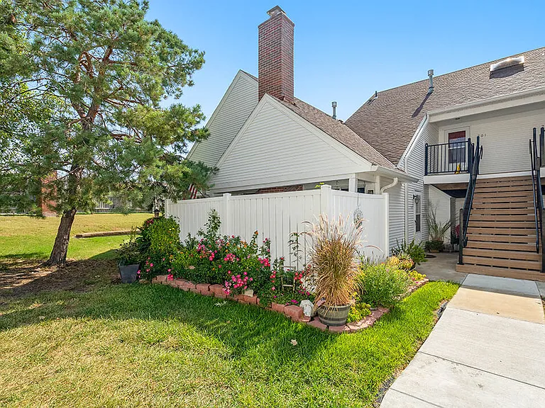 Here You Won't Have Upstairs or Downstairs Neighbors!