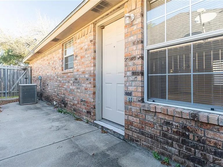 703 N Agate St #C — Photo 17