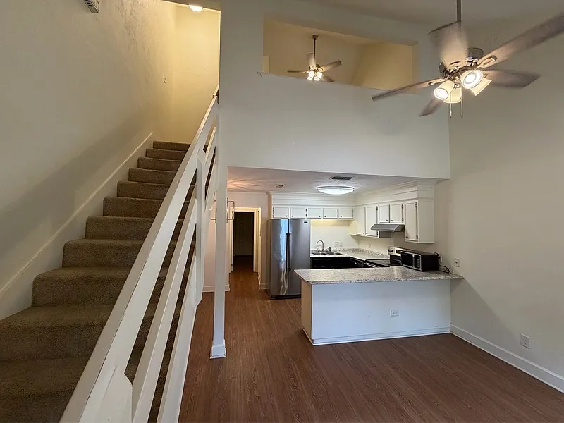 2 bed, 2.0 bath, 896 sqft, $1,300 — Photo 2