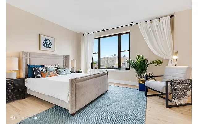 Sold by Douglas Elliman | media 14