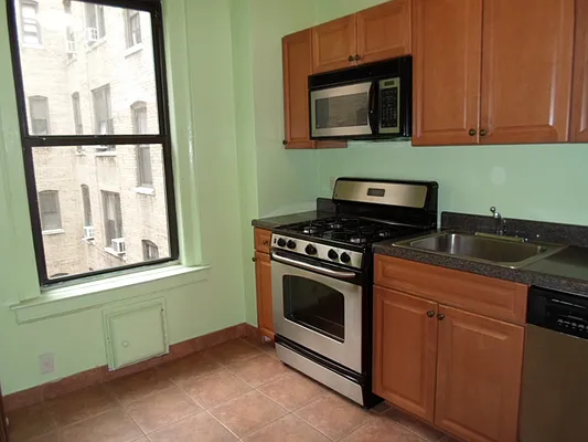 Sold by Manhattan Network Inc. | media 3