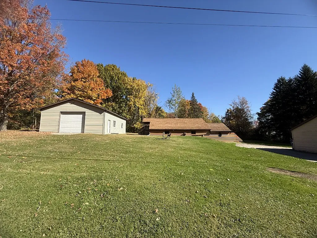 2360 Hershey Rd photo 1