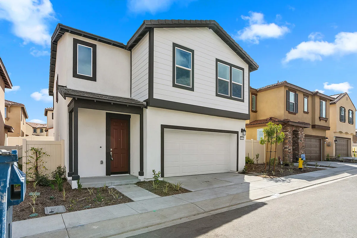 3 bed, 2.5 bath, 1870 sqft, $3,295 — Photo 2
