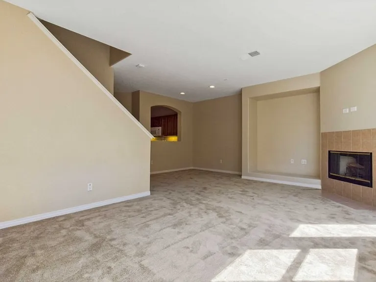 650 Sumner Way #4 — Photo 9