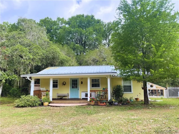 9433 S Great Oaks Dr, Floral City, FL 34436