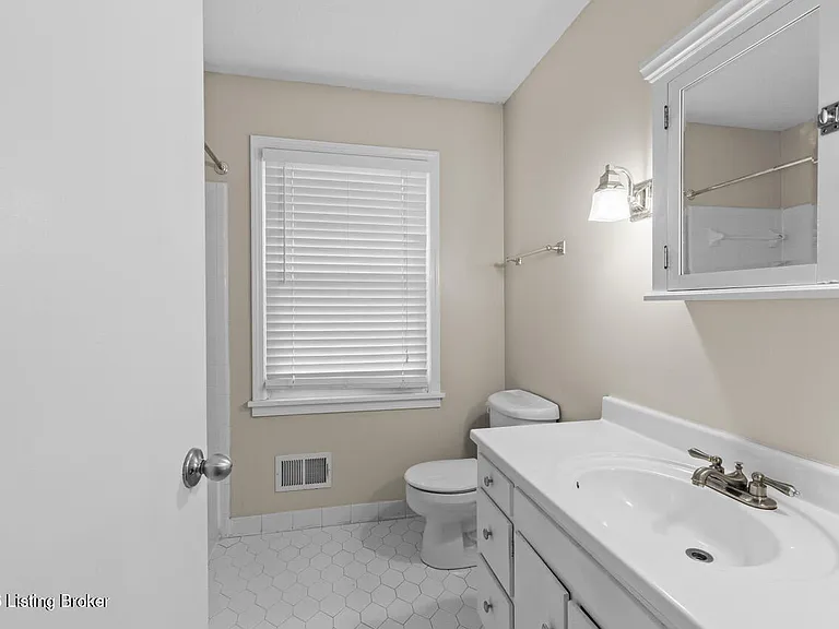 8016 Cortland Dr — Photo 18