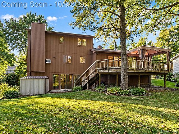 5th image of 1625 Spruce Ct