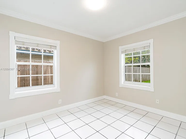 1125 NE 10th Ave — Photo 9