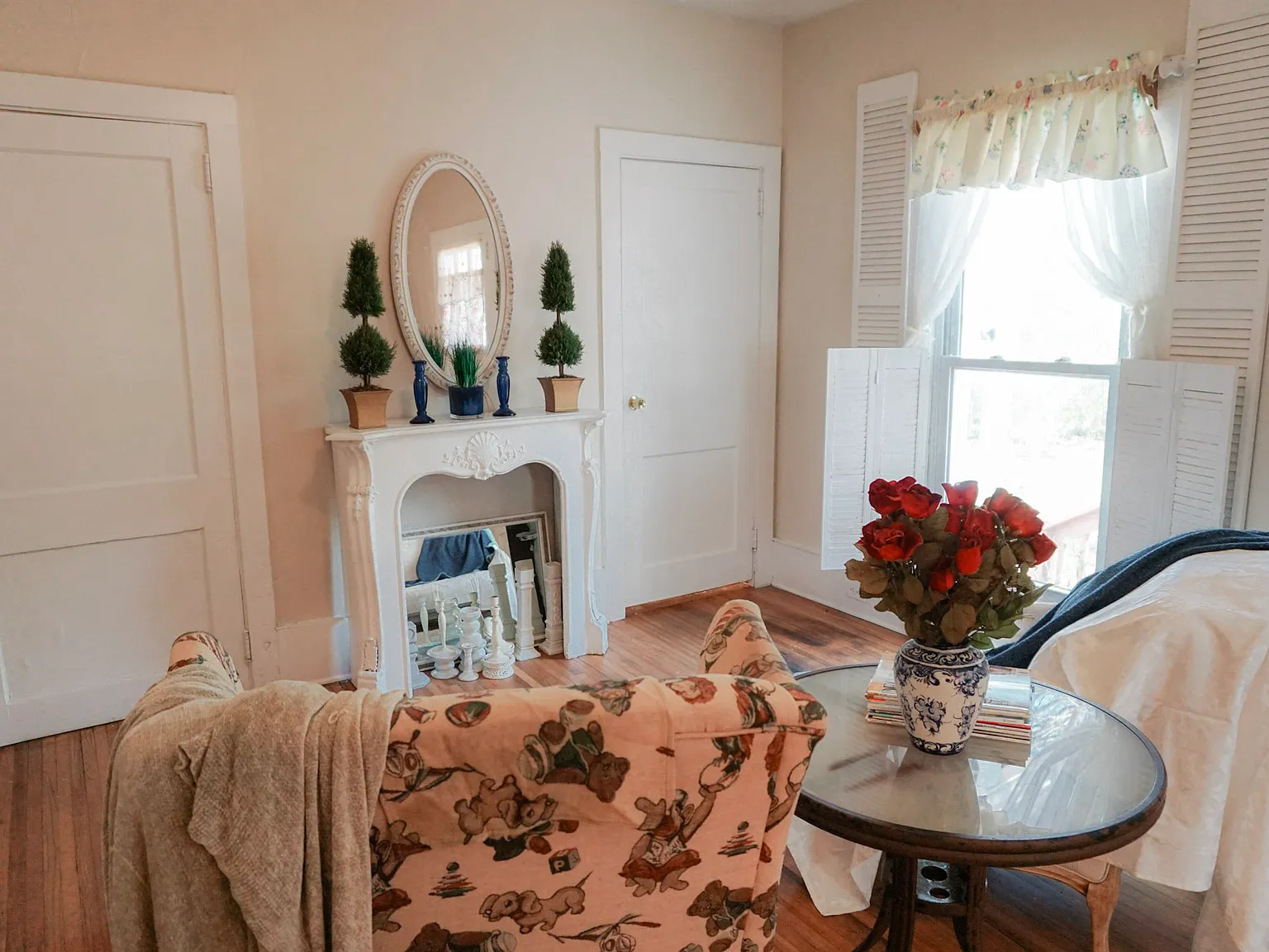1 bed, 1100 sqft, $1,300 — Photo 4