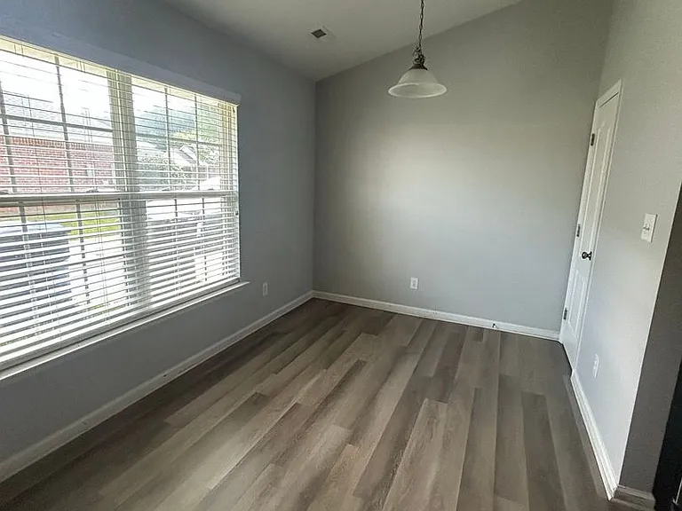 114 Amsterdam Pl — Photo 12