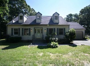 49 Smith Rd, Ridge, NY 11961