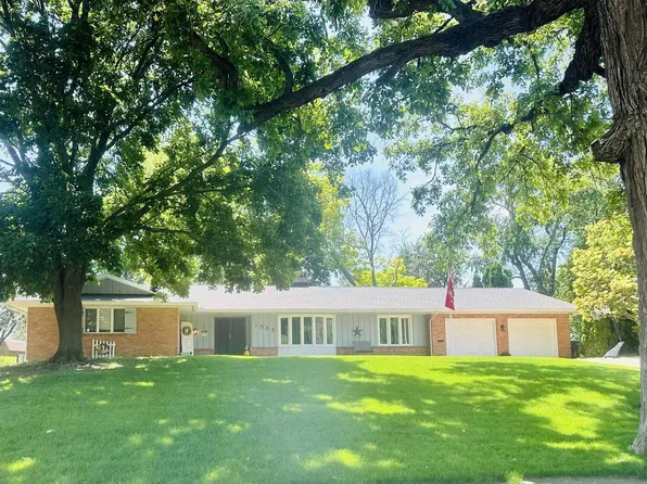 1008 Kingsbury Rd, Washington, IL 61571