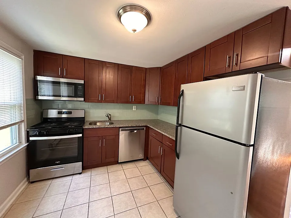 12 Byron Pl #2