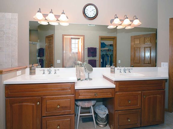 5th image of 9932 Wellington Ln