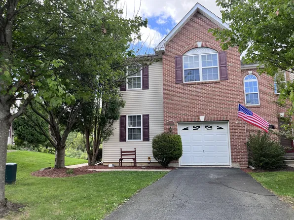 7021 Hunt Dr, Macungie, PA 18062