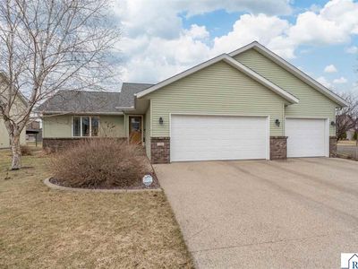 100 La Costa Ln, Mankato, MN, 56001