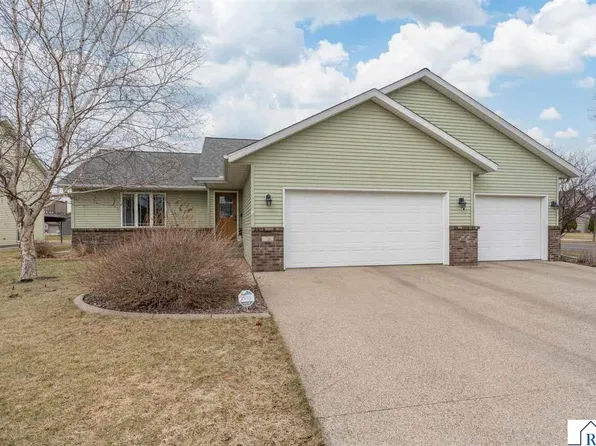 100 La Costa Ln, Mankato, MN 56001