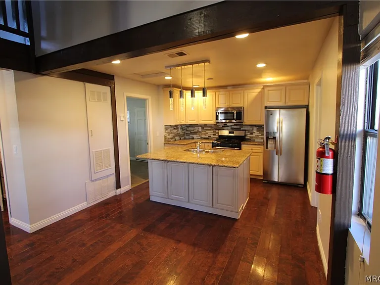 535 Badger Ln — Photo 7
