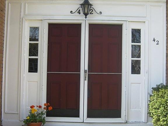 2nd image of 42 Hyledge Dr