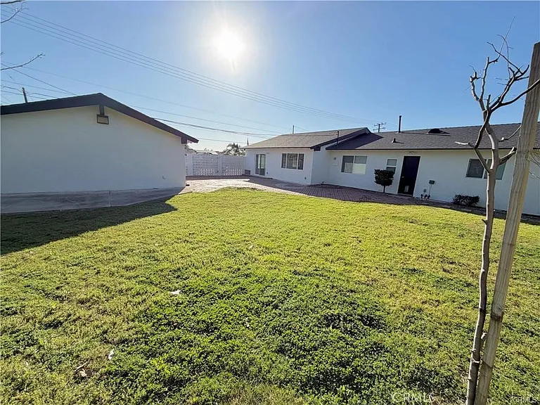 12472 Woodlawn Ave — Photo 2