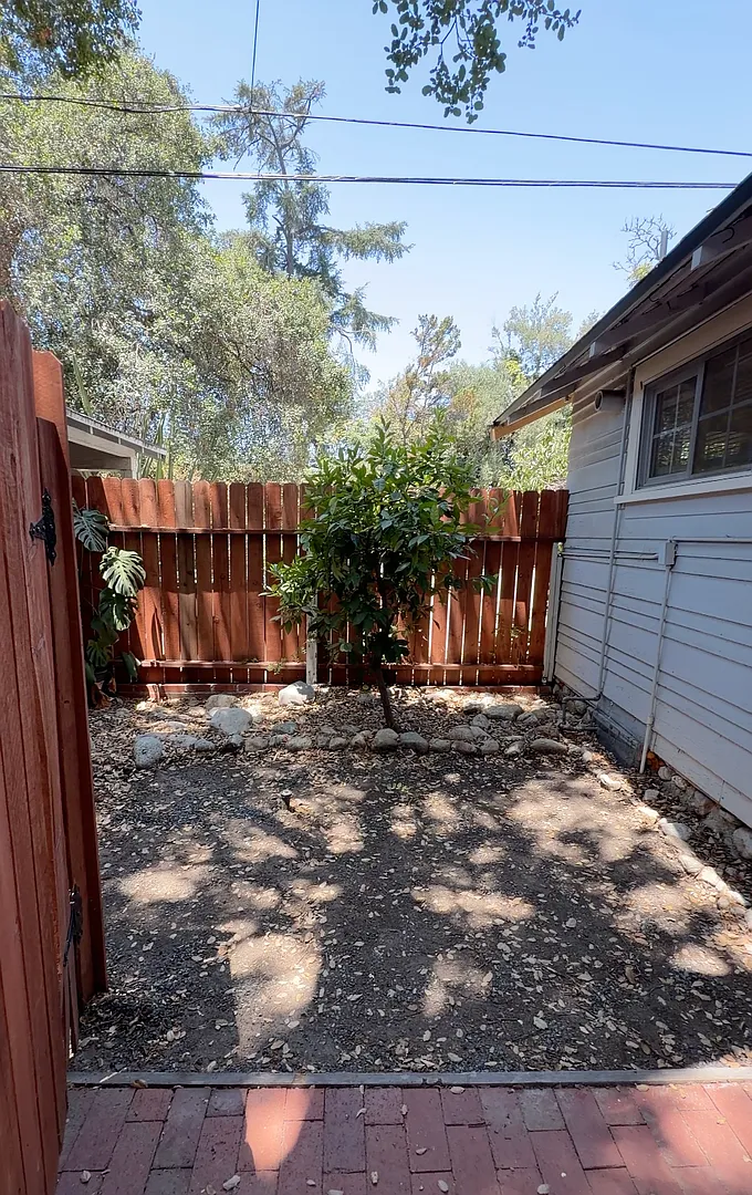 Charming Claremont Village Cottage Small but Mighty! — Photo 1