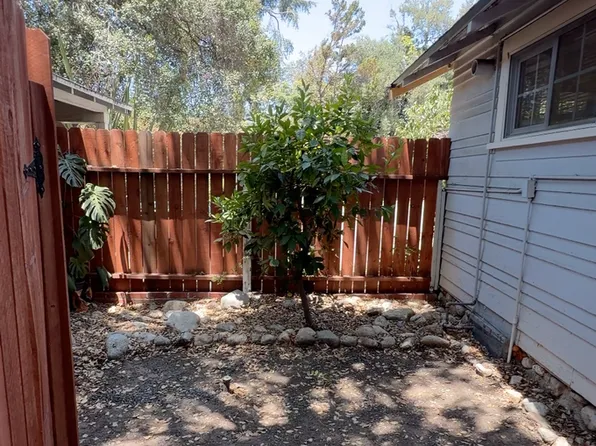1273 N College Ave, Claremont, CA 91711