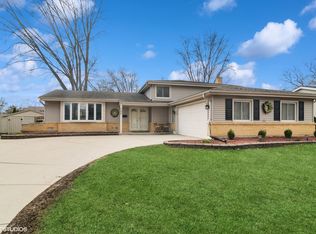 753 E Mill Valley Rd, Palatine, IL 60074