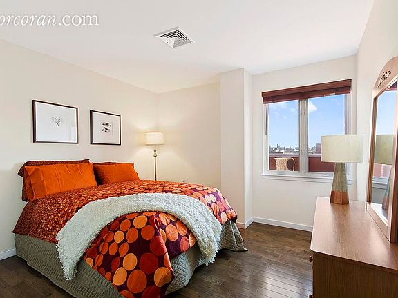 5th image of 609 Myrtle Ave APT 6B
