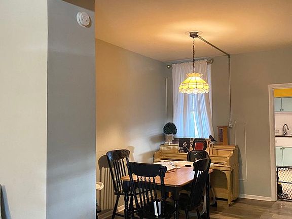 2nd image of 221 Coral St
