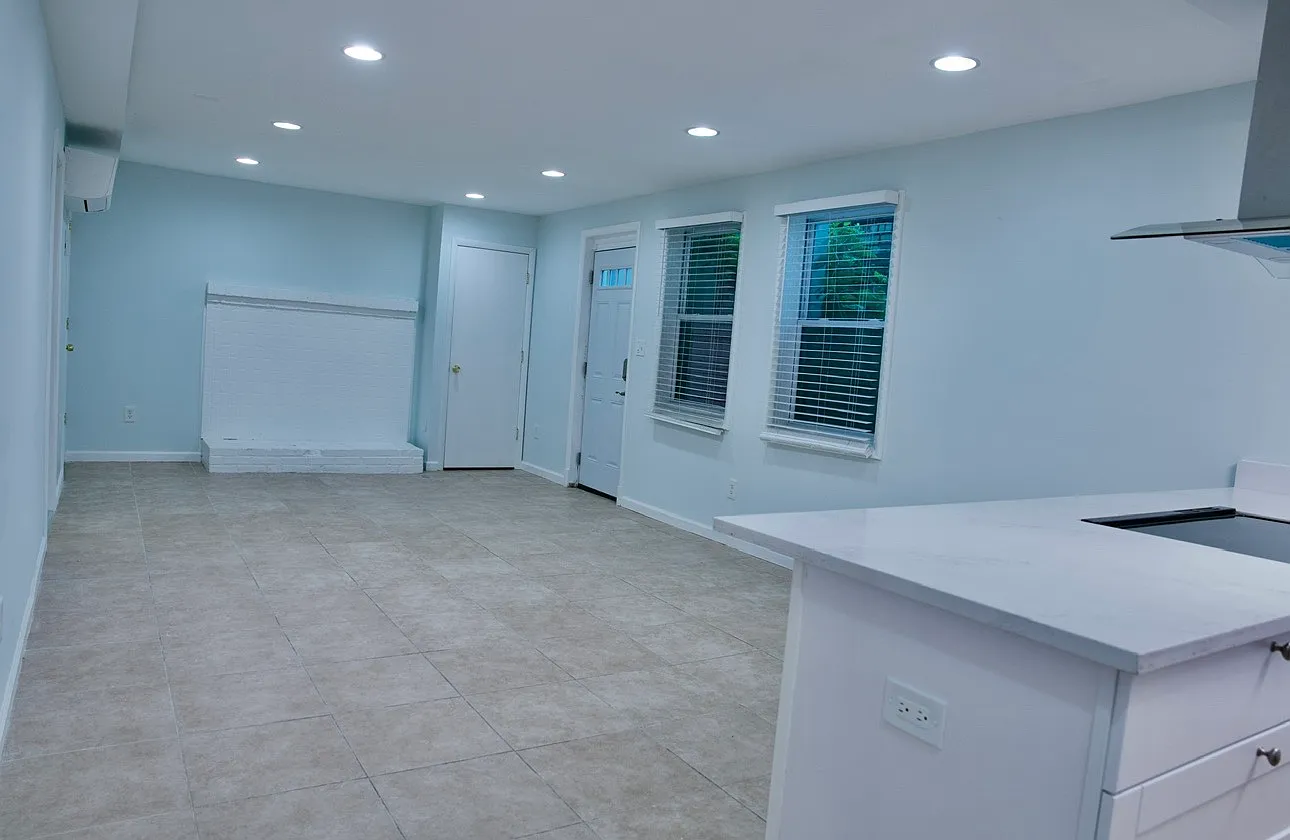 2 bed, 1.5 bath, 878 sqft, $2,050 — Photo 3
