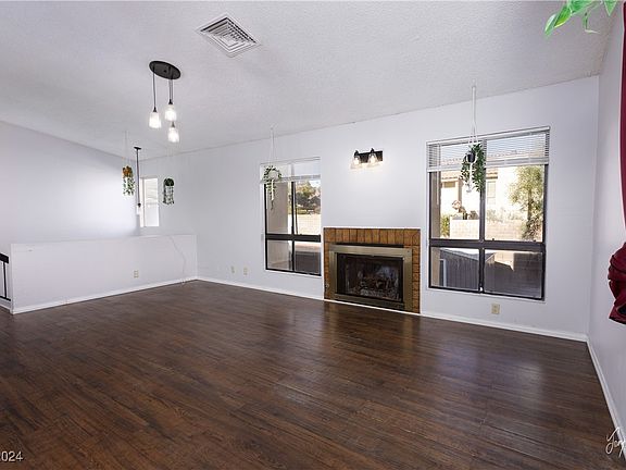 4th image of 1302 Capri Dr APT B