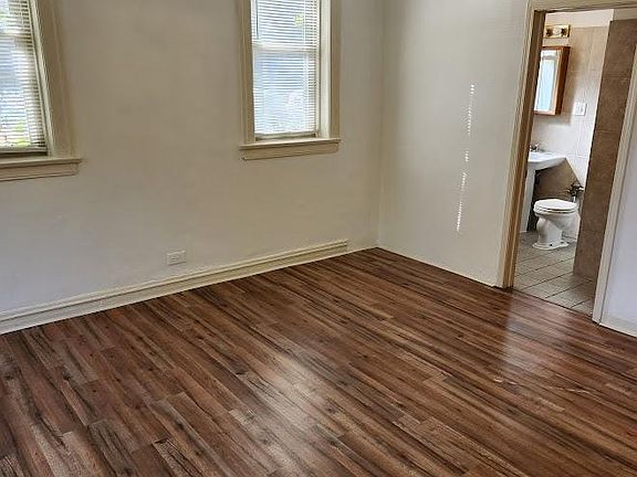 3rd image of 6300 N Kenmore Ave APT G