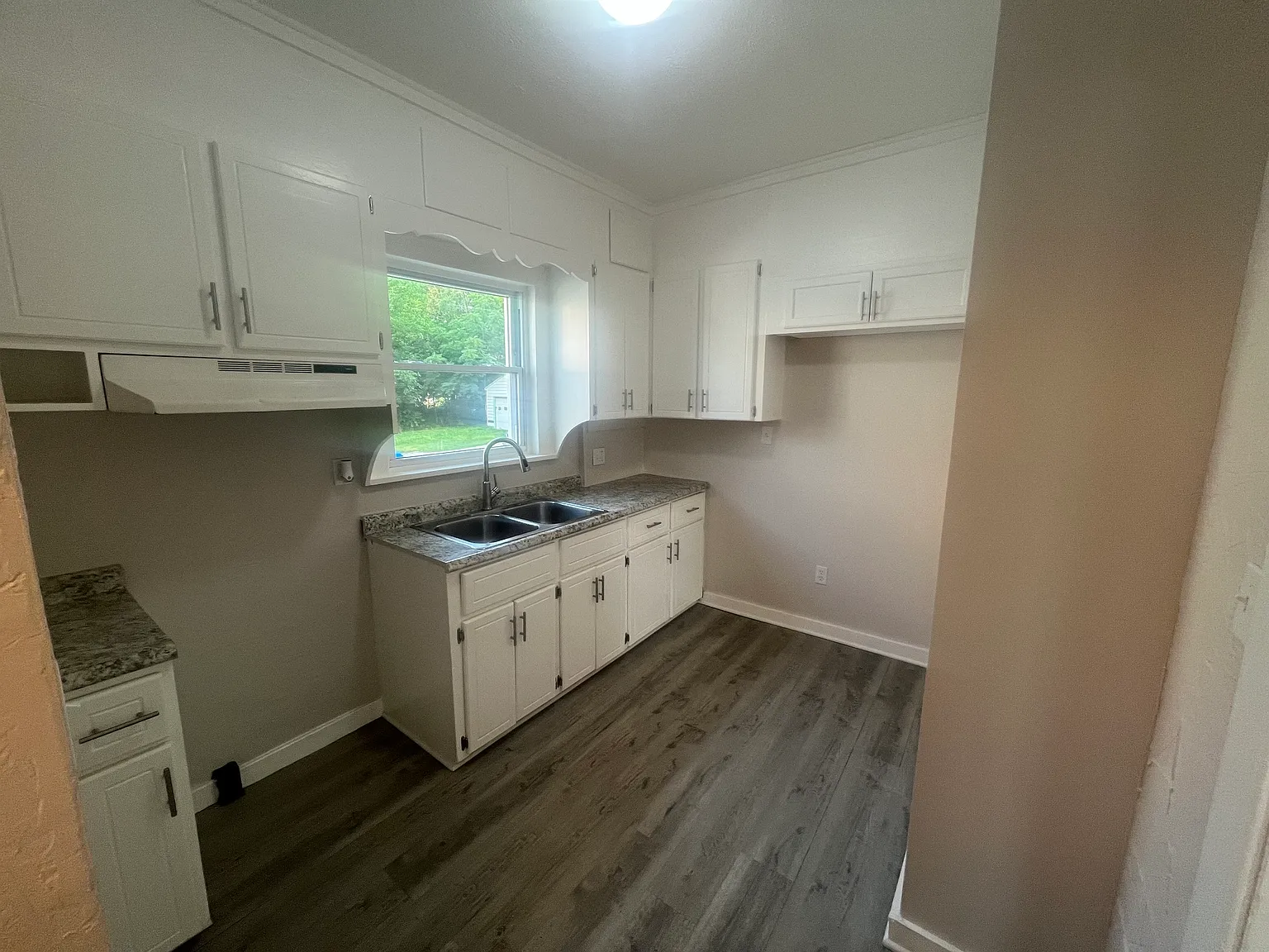 3 bed, 1290 sqft, $1,295 — Photo 2
