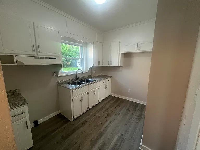 893 Battles Ave — Photo 2