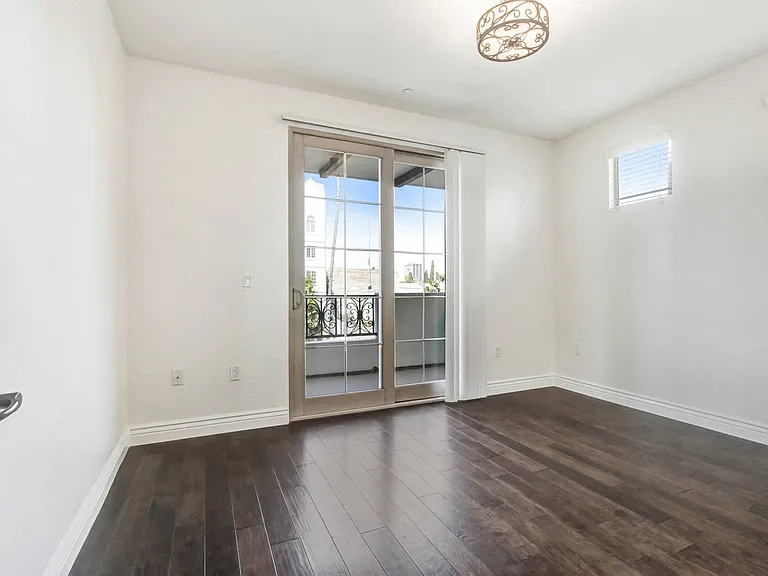 4410 Sepulveda Apartments — Photo 62