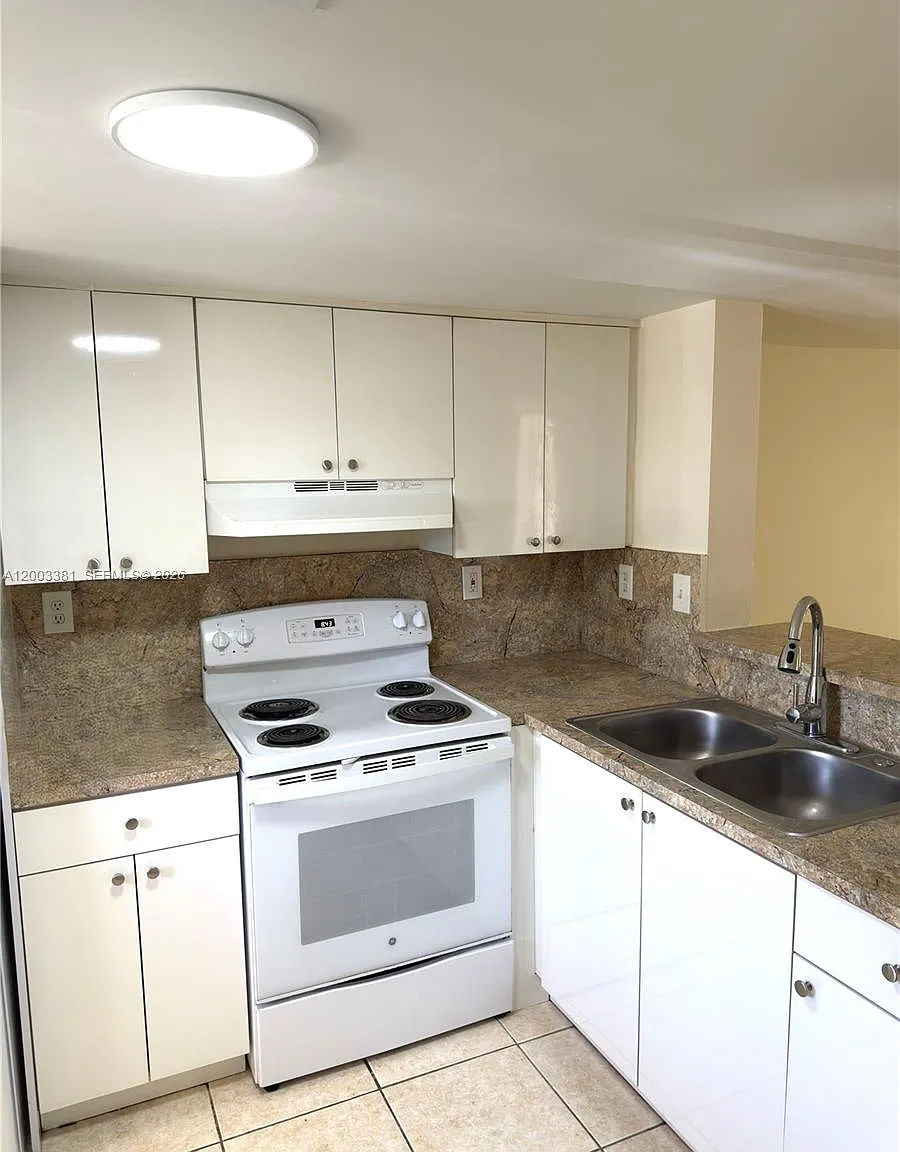 Forest Green Condo — Photo 3