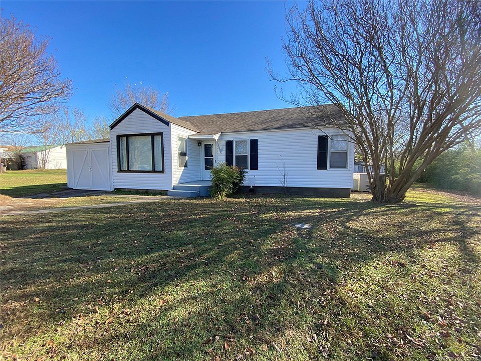 1st image of 104 Lakeside Dr
