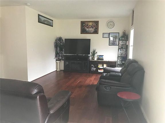 4th image of 643 Winding Grove Dr