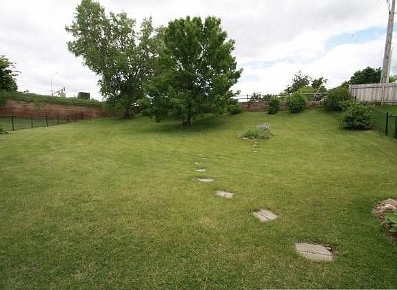 3rd image of 14300 40th Pl N