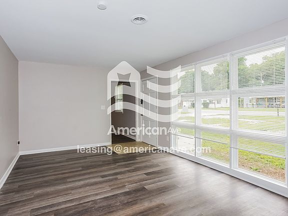 1477265_002_living_room_12854509.jpg