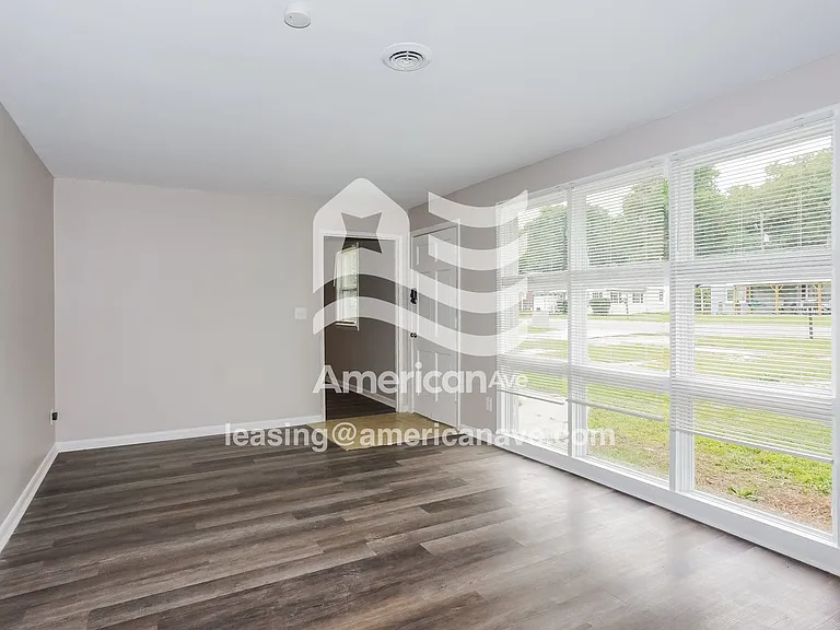 1477265_002_living_room_12854509.jpg
