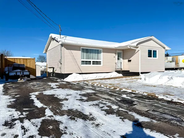 24 Rhodes Ave, Amherst, NS B4H 2J2